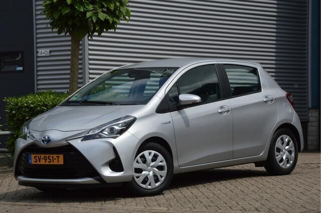 Grijs Gebruikt 2018 Toyota Yaris Hatchback | € 13.950 (Eerlijke prijs) - Afbeelding 1/4