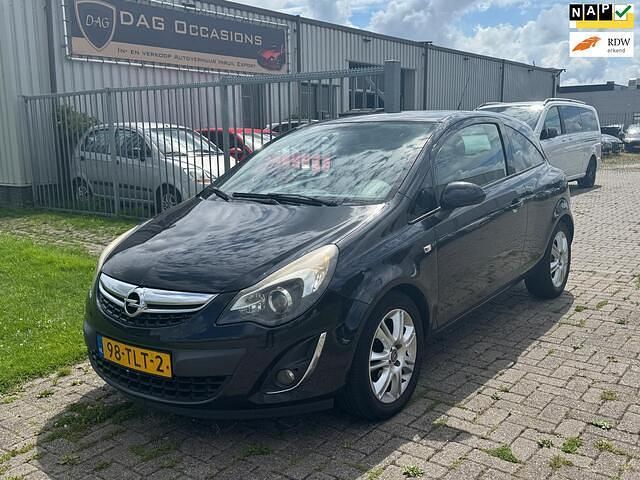 Zwart Gebruikt 2012 Opel Corsa Hatchback | € 1.750 (Eerlijke prijs) - Afbeelding 1/4