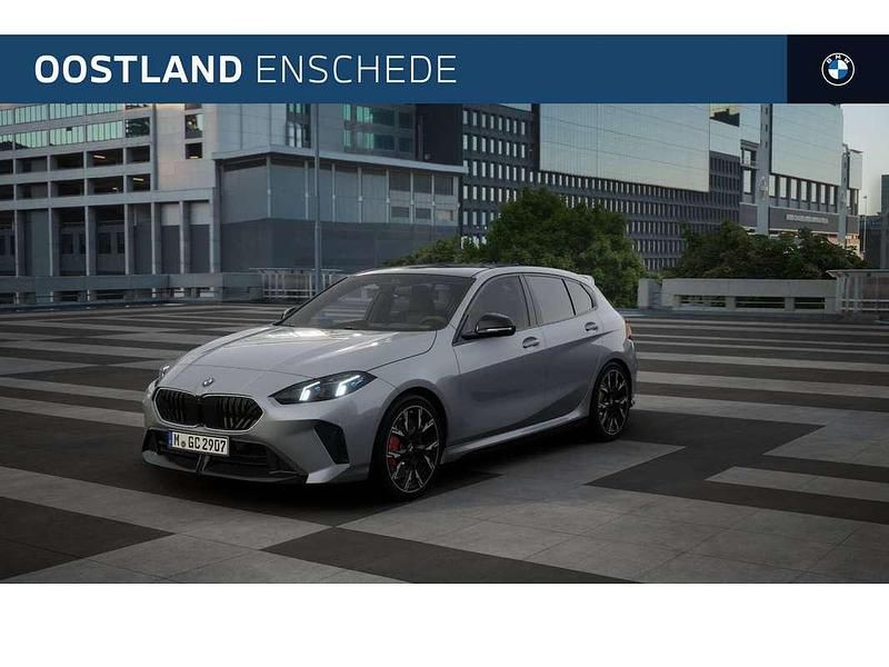 Grijs Nieuw 2025 BMW 120 Comfort Edition Hatchback | € 54.351 (Iets duurder) - Afbeelding 1/4