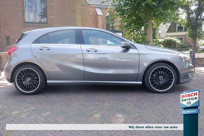 Grijs Gebruikt 2014 Mercedes A180 Ambition Hatchback | € 11.450 (Goede deal) - Afbeelding 1/4