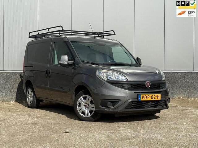 Grijs Gebruikt 2016 Fiat Doblò MPV | € 4.950 (Eerlijke prijs) - Afbeelding 1/4