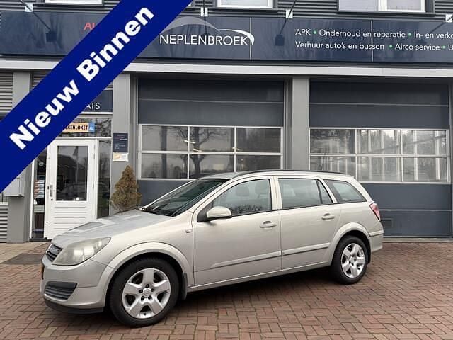 Grijs Gebruikt 2005 Opel Astra Edition Stationwagen | € 1.950 (Eerlijke prijs) - Afbeelding 1/4