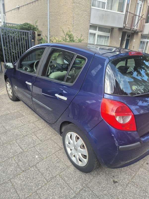 Blauw Gebruikt 2006 Renault Clio II Luxe Hatchback | € 950 (Goede deal) - Afbeelding 1/4