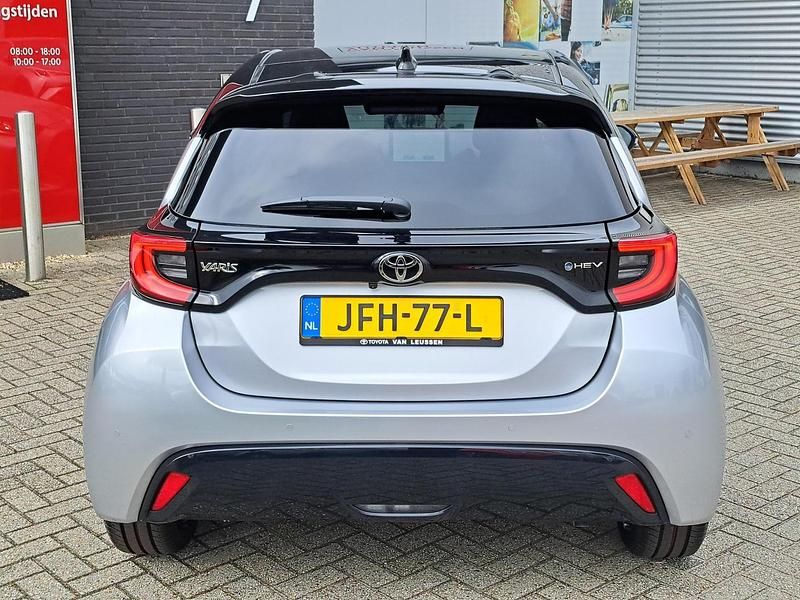Occasion Toyota Yaris Executive 131 PK (96 kW) 2025 Grijs Hatchback