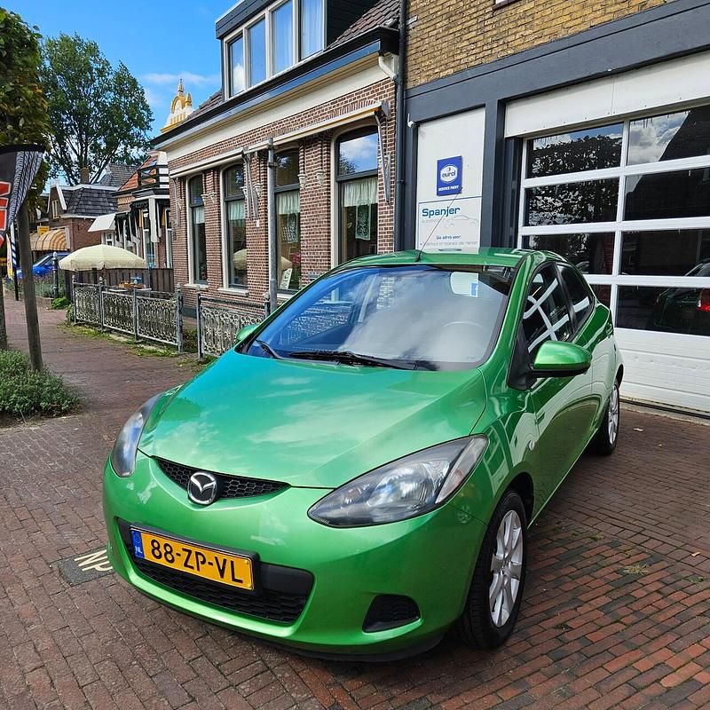 Groen (metallic) Gebruikt 2008 Mazda 2 Touring Hatchback | € 3.750 (Eerlijke prijs) - Afbeelding 1/4