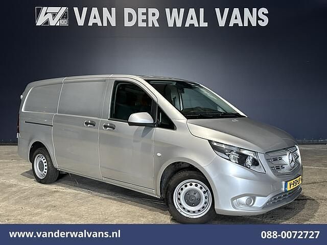 Zilver Gebruikt 2018 Mercedes Vito MPV | € 16.900 (Duur) - Afbeelding 1/4