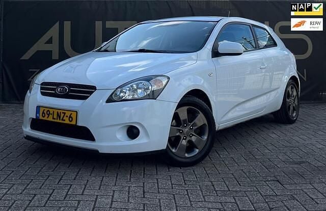 Wit Gebruikt 2010 Kia ProCeed Hatchback | € 1.950 (Goede deal) - Afbeelding 1/4