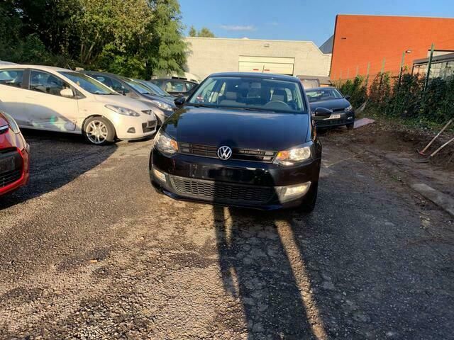 Zwart Gebruikt 2010 VW Polo Trendline Sedan | € 7.800 (Eerlijke prijs) - Afbeelding 1/4
