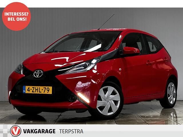 Occasion Toyota Aygo X-play 69 PK (50 kW) 2015 Rood Hatchback