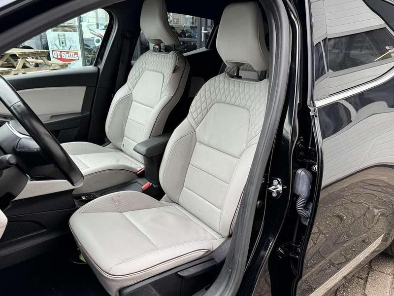 Occasion Renault Clio V Initiale Paris 140 PK (102 kW) 2022 Zwart Hatchback