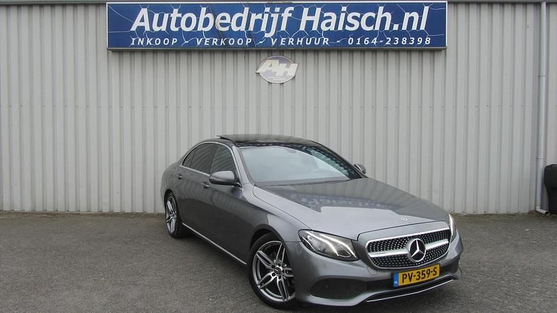 Grijs Occasion 2017 Mercedes E200 Sedan | € 17.950 (Duur) - Afbeelding 1/4