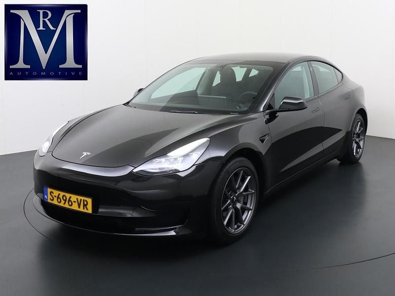 Zwart Gebruikt 2023 Tesla Model 3 Standard Range Sedan | € 27.899 (Eerlijke prijs) - Afbeelding 1/4