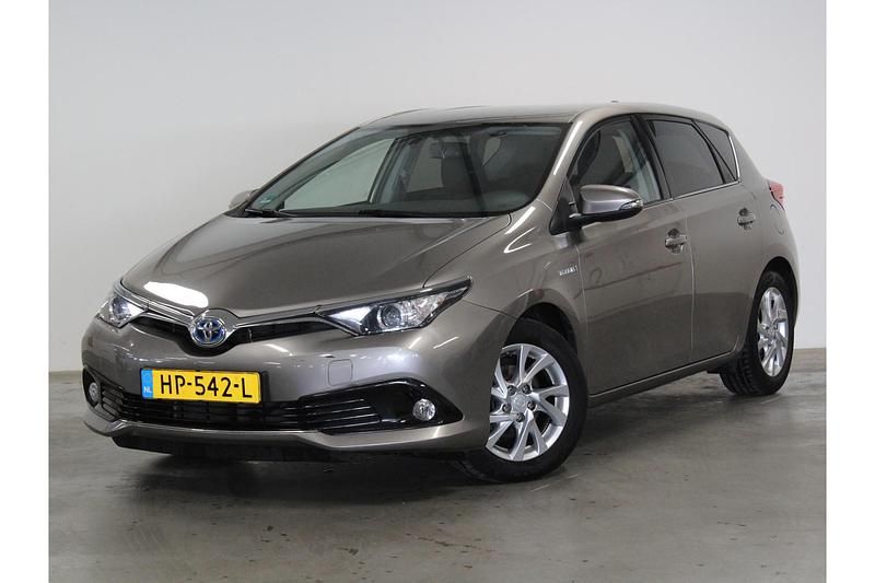Bruin Gebruikt 2015 Toyota Auris Hybrid Hatchback | € 13.950 (Eerlijke prijs) - Afbeelding 1/1