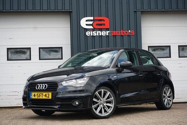 Zwart, metallic lak Gebruikt 2013 Audi A1 Sportback Admired Hatchback | € 7.949 (Goede deal) - Afbeelding 1/4