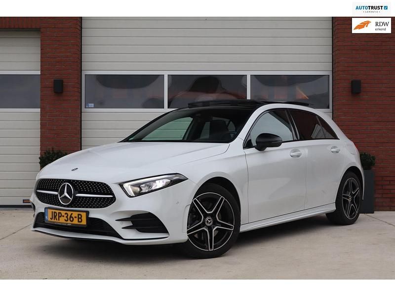 Wit Gebruikt 2022 Mercedes A250 Business Hatchback | € 27.895 (Eerlijke prijs) - Afbeelding 1/4