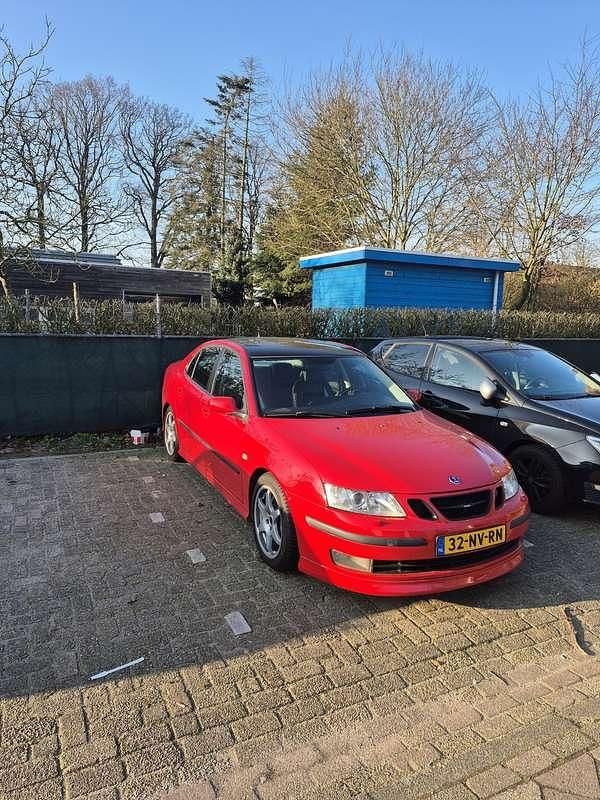 Rood Gebruikt 2004 Saab 9-3 Vector Sedan | € 5.000 (Eerlijke prijs) - Afbeelding 1/2