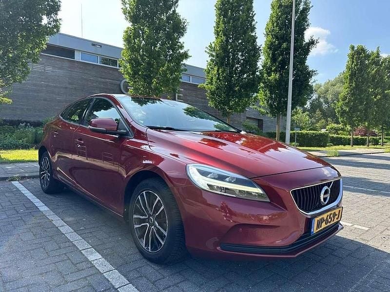 Rood Occasion 2016 Volvo V40 MPV | € 8.750 (Super prijs) - Afbeelding 1/4