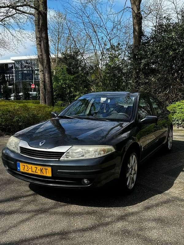 Grijs Gebruikt 2003 Renault Laguna II Sedan | € 1.300 - Afbeelding 1/4