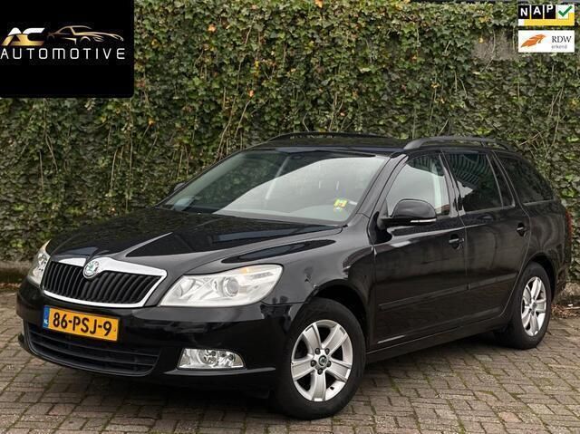 Zwart Gebruikt 2011 Skoda Octavia Business Line Stationwagen | € 3.950 (Eerlijke prijs) - Afbeelding 1/4