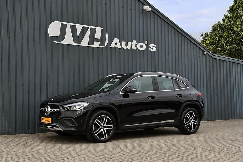 Zwart Gebruikt 2022 Mercedes GLA200 SUV | € 35.500 (Goede deal) - Afbeelding 1/4