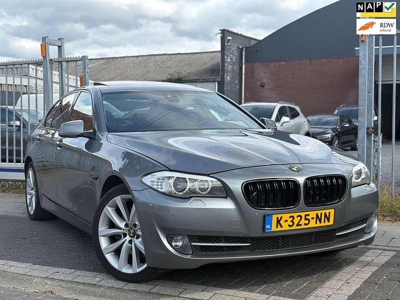 Grijs Gebruikt 2013 BMW 535 Executive Sedan | € 12.950 - Afbeelding 1/4