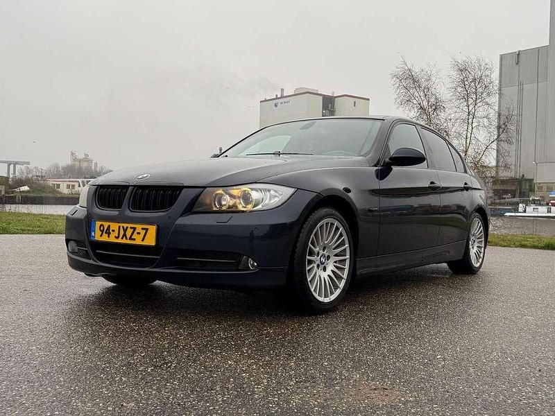 Blauw Gebruikt 2007 BMW 330 Executive Sedan | € 7.500 (Super prijs) - Afbeelding 1/4