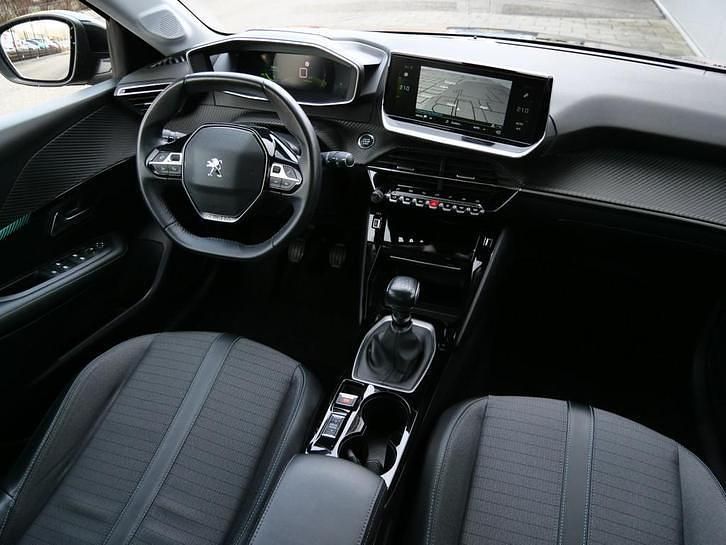 Occasion Peugeot 208 Allure 101 PK (74 kW) 2021 Zwart (metallic) Hatchback