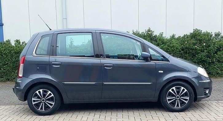 Occasion Lancia Musa 95 PK (69 kW) 2008 Grijs MPV