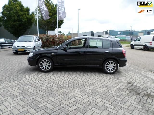 Zwart Gebruikt 2001 Nissan Almera Hatchback | € 1.650 - Afbeelding 1/4