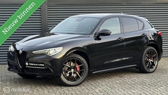 Zwart Gebruikt 2021 Alfa Romeo Stelvio Veloce SUV | € 46.950 (Iets duurder) - Afbeelding 1/4