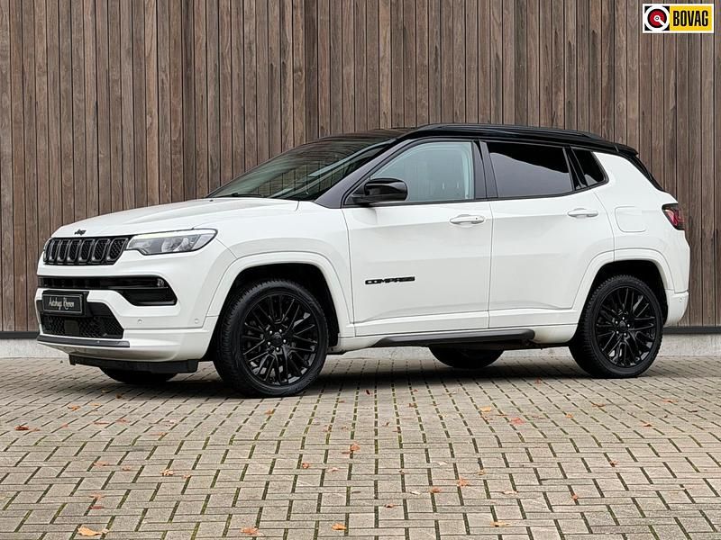 Wit (metallic) Occasion 2022 Jeep Compass SUV | € 23.900 (Eerlijke prijs) - Afbeelding 1/4