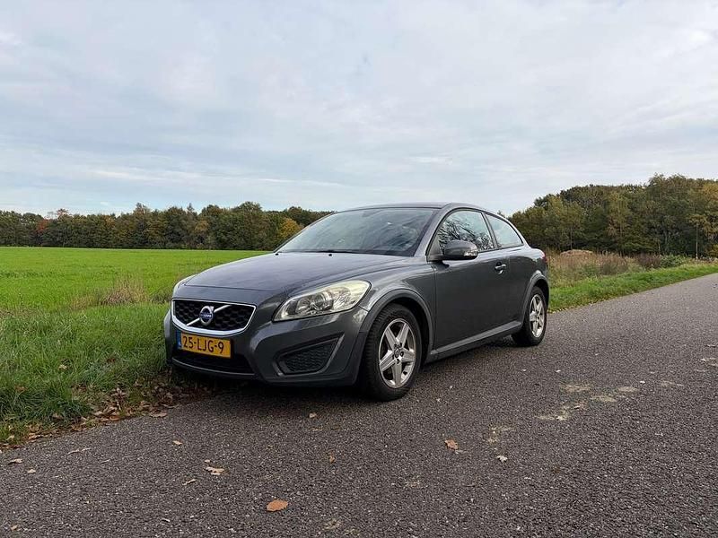 Grijs Gebruikt 2010 Volvo C30 Kinetic Hatchback | € 4.950 (Eerlijke prijs) - Afbeelding 1/4