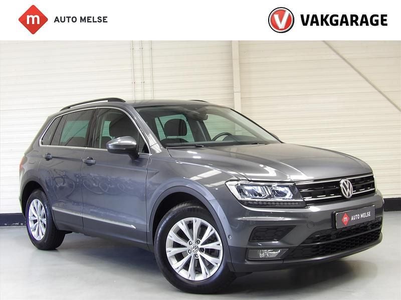 Grijs Gebruikt 2019 VW Tiguan Comfortline SUV | € 27.245 (Goede deal) - Afbeelding 1/4