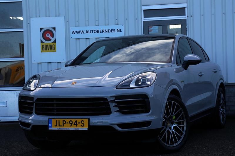 Grijs Gebruikt 2022 Porsche Cayenne Platinum Edition SUV | € 92.900 (Duur) - Afbeelding 1/4