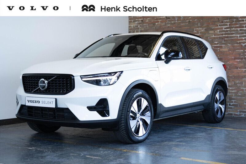 Wit Gebruikt 2022 Volvo XC40 Plus SUV | € 44.950 (Iets duurder) - Afbeelding 1/4