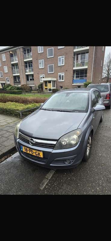 Grijs Gebruikt 2004 Opel Astra Cosmo Hatchback | € 1.650 (Eerlijke prijs) - Afbeelding 1/4
