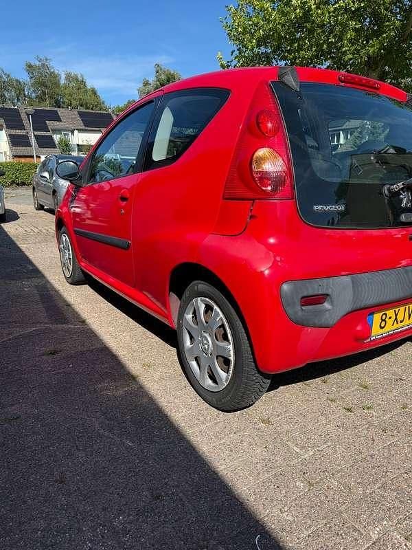 Rood Gebruikt 2009 Peugeot 107 Hatchback | € 1.825 (Eerlijke prijs) - Afbeelding 1/4