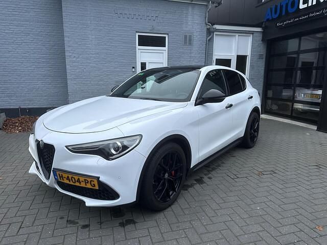 Wit Gebruikt 2018 Alfa Romeo Stelvio SUV | € 18.795 - Afbeelding 1/3