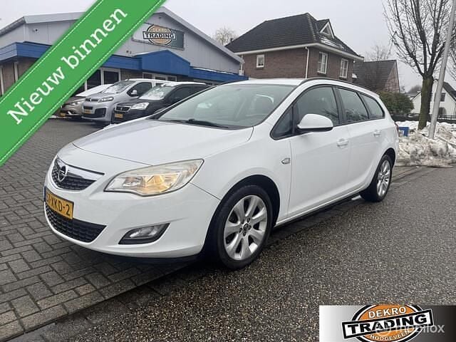 Wit Occasion 2012 Opel Astra Edition Stationwagen | € 2.450 (Goede deal) - Afbeelding 1/4