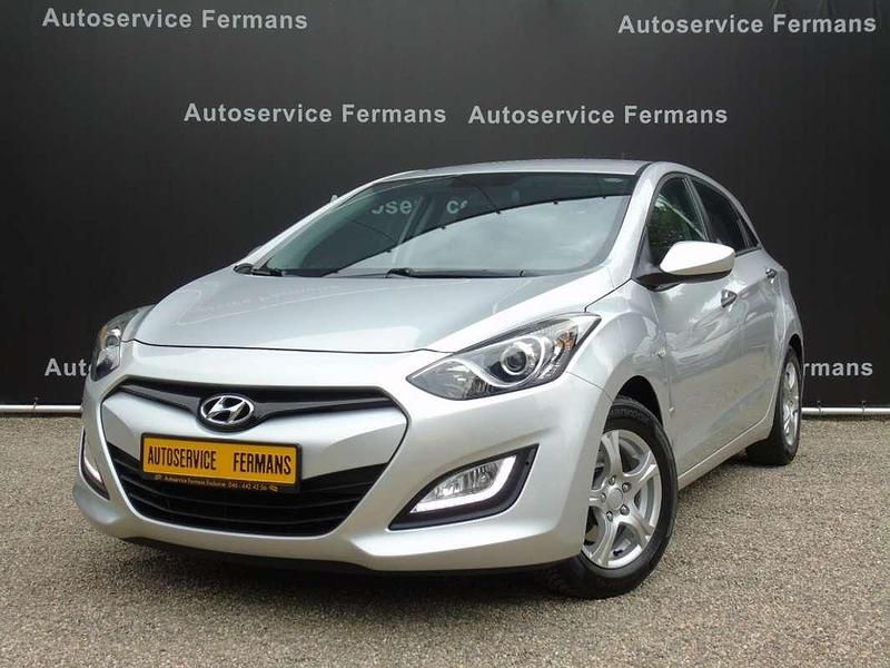 Zilver, metallic lak Gebruikt 2012 Hyundai i30 Edition Hatchback | € 8.950 (Eerlijke prijs) - Afbeelding 1/4