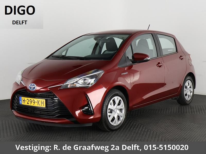Rood Occasion 2020 Toyota Yaris Active Hatchback | € 16.400 (Eerlijke prijs) - Afbeelding 1/3