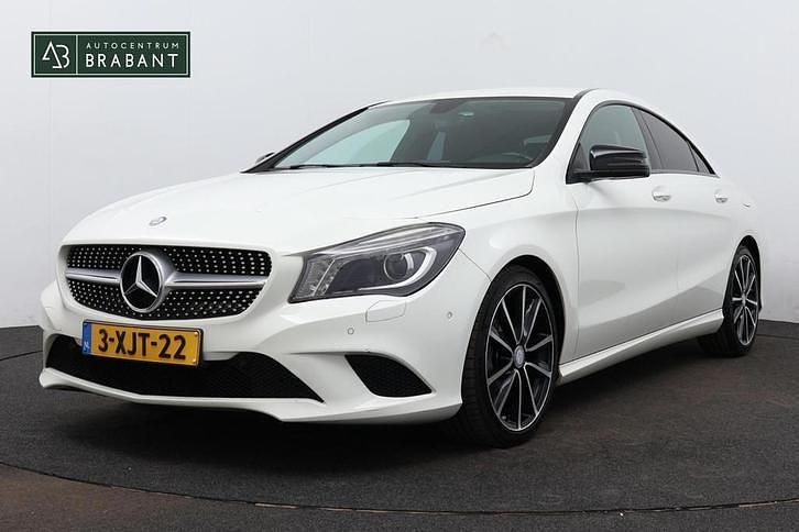 Wit Occasion 2014 Mercedes CLA180 Edition Sedan | € 10.495 (Eerlijke prijs) - Afbeelding 1/4