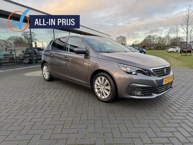 Grijs, metallic lak Gebruikt 2017 Peugeot 308 Allure Hatchback | € 12.500 (Iets duurder) - Afbeelding 1/4