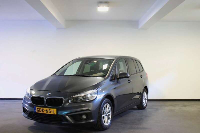 Grijs, andere lak Gebruikt 2018 BMW 218 MPV | € 18.450 (Super prijs) - Afbeelding 1/4