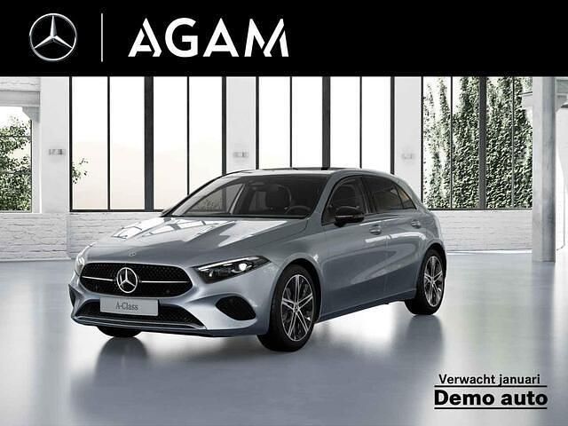 Grijs Gebruikt 2025 Mercedes A180 Premium Plus Hatchback | € 41.950 (Duur) - Afbeelding 1/4