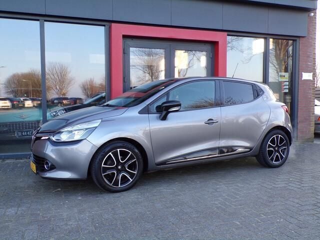 Grijs Gebruikt 2015 Renault Clio IV Dynamique Hatchback | € 9.500 (Eerlijke prijs) - Afbeelding 1/4