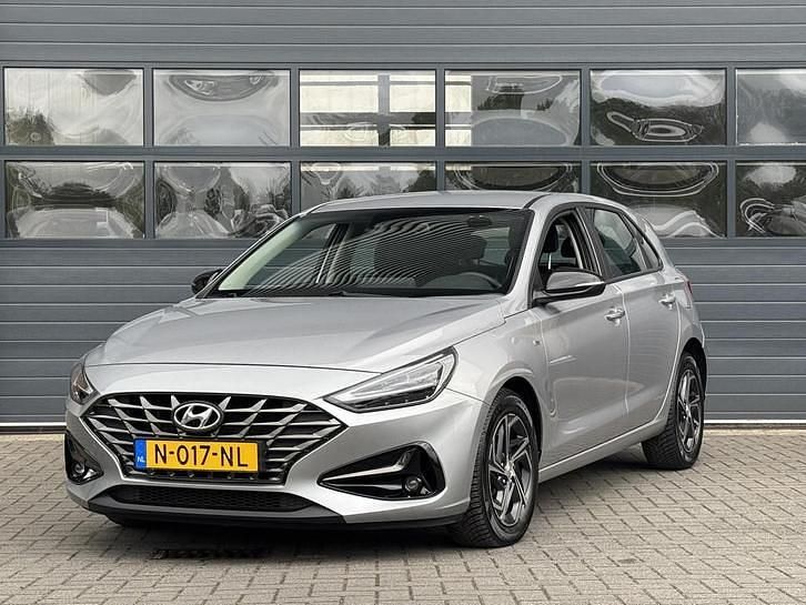 Grijs Gebruikt 2021 Hyundai i30 Comfort Hatchback | € 15.999 (Eerlijke prijs) - Afbeelding 1/3