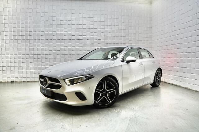 Wit Gebruikt 2018 Mercedes A200 AMG Hatchback | € 16.999 (Goede deal) - Afbeelding 1/4