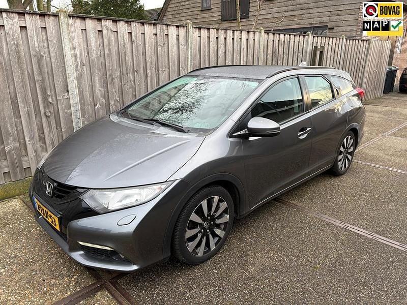 Grijs Gebruikt 2014 Honda Civic Sport Stationwagen | € 5.750 (Goede deal) - Afbeelding 1/4