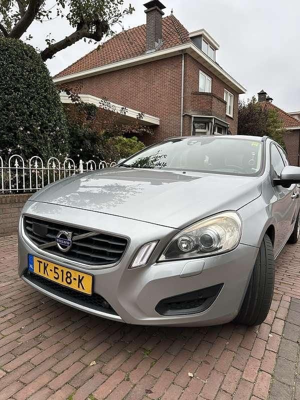 Gebruikt 2011 Volvo V60 Summum Stationwagen | € 7.200 (Goede deal) - Afbeelding 1/4